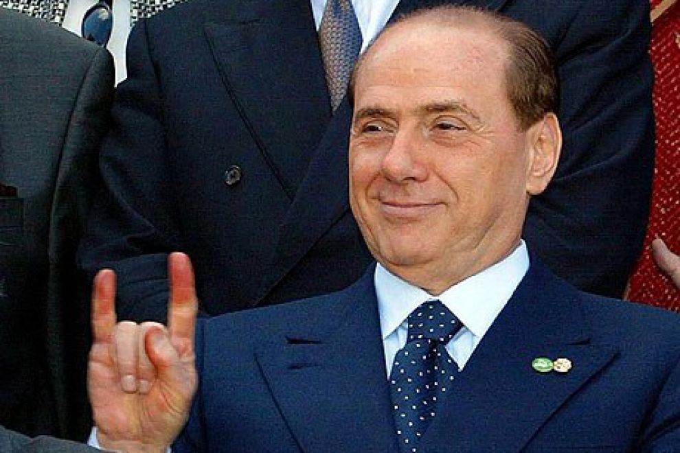 Le gaffe di Berlusconi, diventerà nonno per la nona volta, ma è di Eleonora.