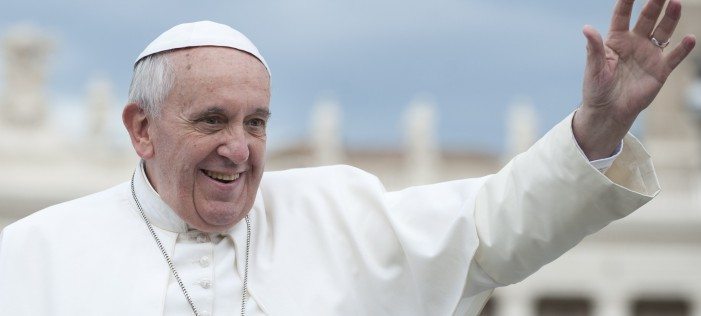 L'abbraccio di Papa Francesco ad ex prostitute e trans