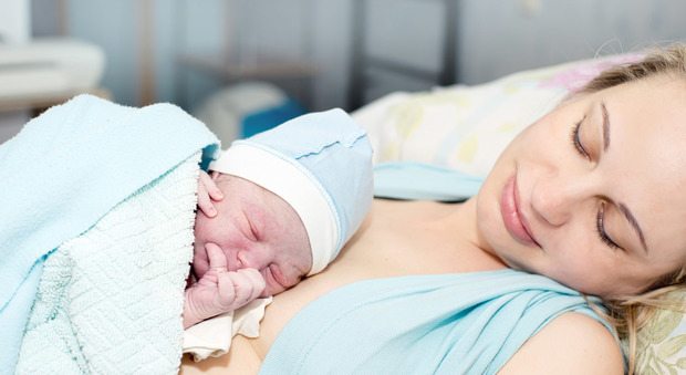Sempre più donne hanno un orgasmo durante il parto naturale