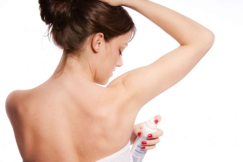 Ecco perchè i deodoranti possono provocare il cancro al seno.