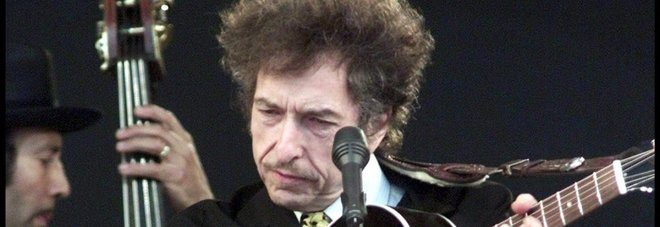Bob Dylan cercato in vano per il premio nobel, non risponde