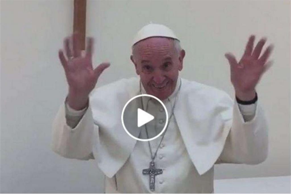 Papa Francesco, gli auguri di Natale sono nella lingua dei segni