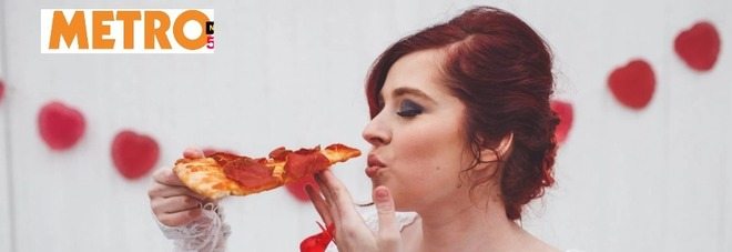 Christine 18 anni sposa una pizza