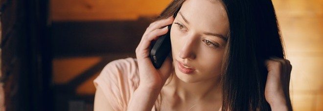 "Mezz'ora al telefono può causare mal di testa", ecco lo studio.
