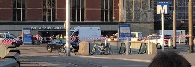 Amsterdam, auto travolge pedoni davanti alla stazione, 8 feriti, paura di un nuovo attentato!