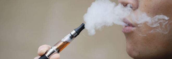 La sigaretta elettronica è pericolosa per la salute: "Accellera l'invecchiamento"