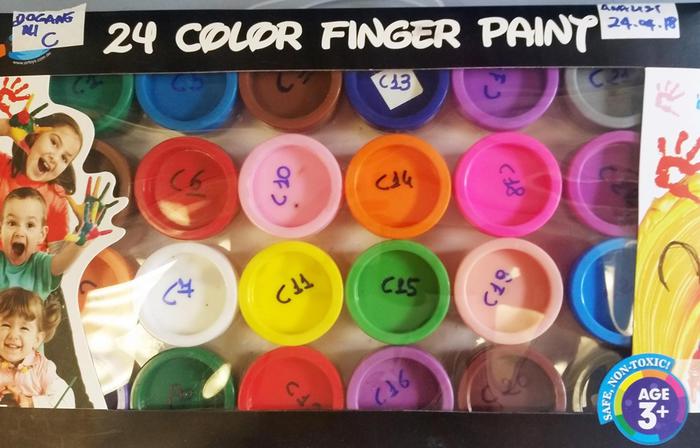 Pittura a dito made in Cina tossiche,  ritirate confezioni da 24 vasetti.