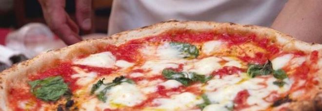 Roma, furto di pizza dal piatto a Trastevere