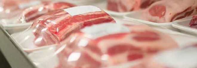 "Carne scaduta nei supermercati, pesce e frutta riciclati per giorni!", la denuncia dei commessi.