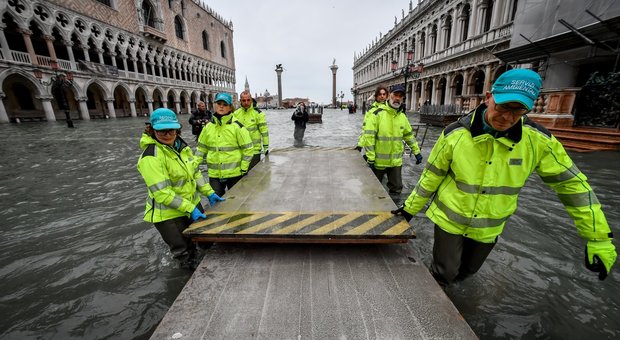 Venezia, allerta acqua alta a 154 centimetri: atteso nuovo picco. Chiusa Piazza San Marco, Salvini vergognati!-Leggo➥