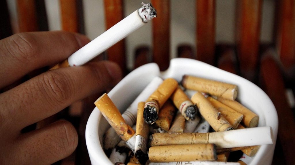 Covid 19 è pericoloso per i fumatori, hanno il rischio più alto di finire in terapia intensiva e di morire-Skytg24➟